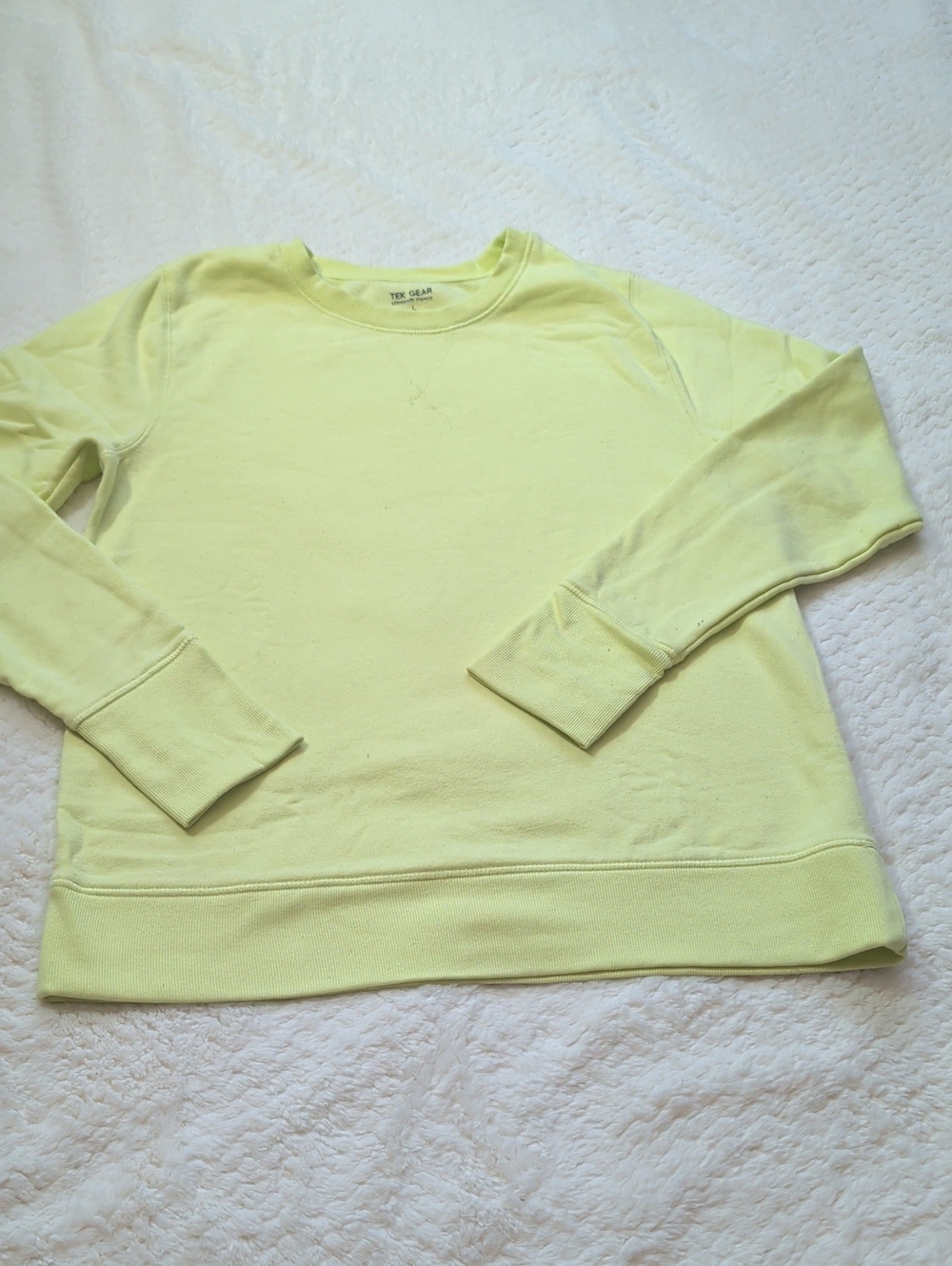 tek gear ultrasoft fleece crewneck in pale yellow